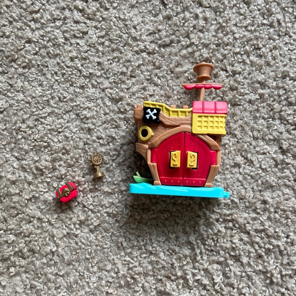 Disney Doorables Captain Hooks Pirate Ship